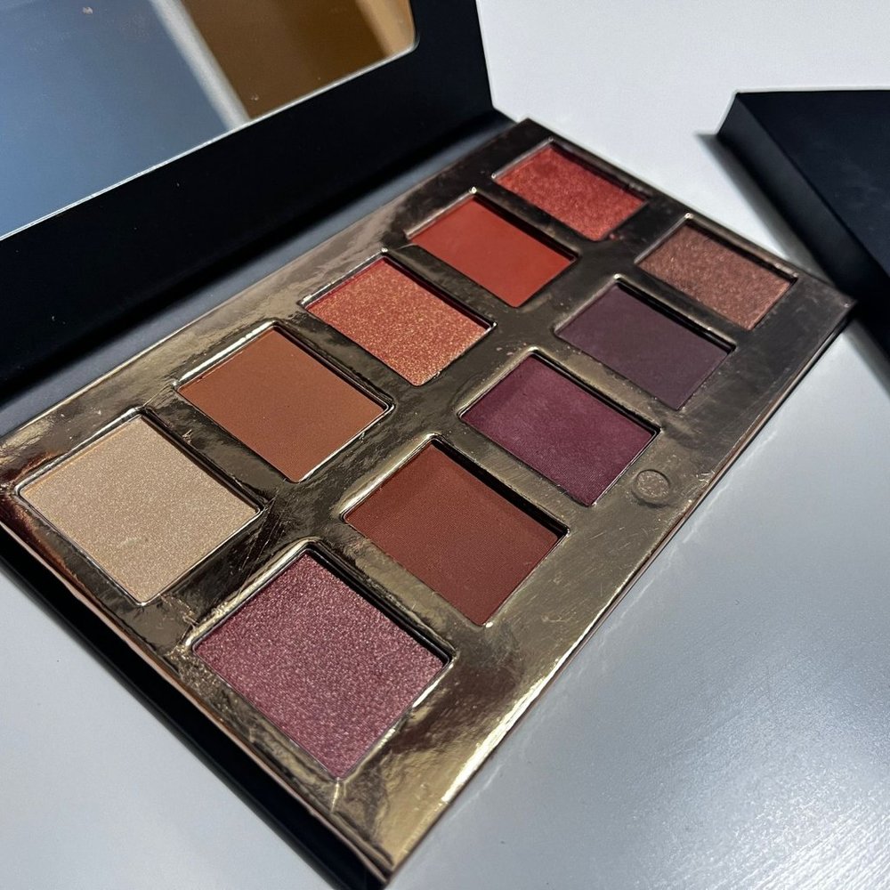 CROWN PRO 10 COLOR FUEGO EYESHADOW PALETTE